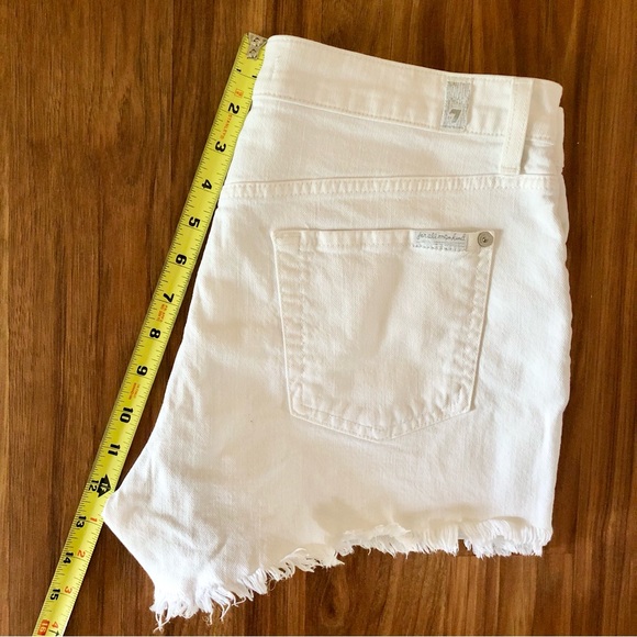 7 For All Man Kind White Denim Shorts - Size 29 - Picture 12 of 15